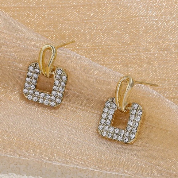 Gorgeous Square Inlaid Rhinestone Drop Dangle Earrings — Golden colored - Picture 3 of 7